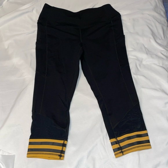 Her Universe - Birds of Prey size 1X black active wear pants from Torrid - Picture 2 of 6